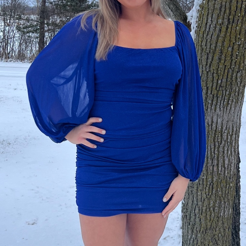 Elegant Blue Dress with Balloon Sleeves